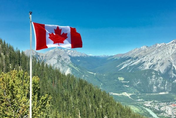personal loan canadian flag
